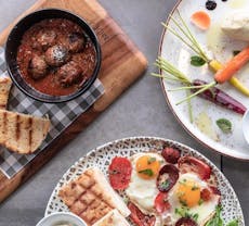 Restaurant Reni's Bar & Grill in Wetherill Park, Sydney