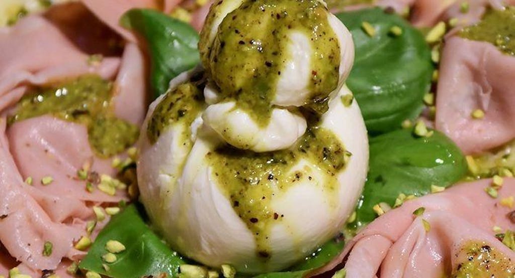 Mortadella, pistacchi, burrata su una pizza di Aniello Mansi a Salerno - Fonte: Quandoo