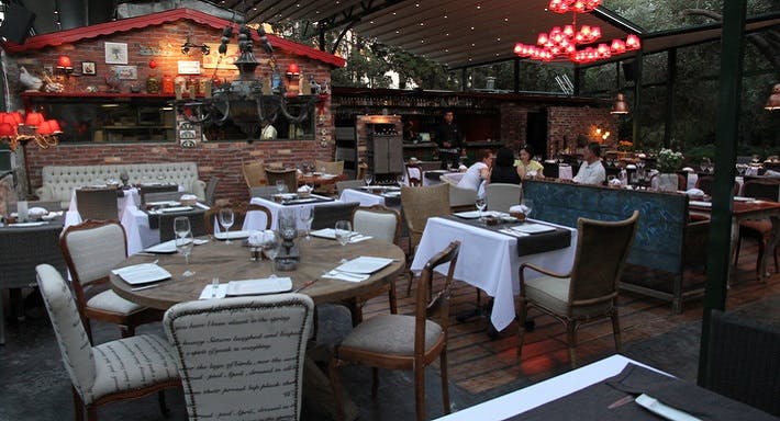 Konak, İzmir şehrindeki La Cigale restoranının fotoğrafı