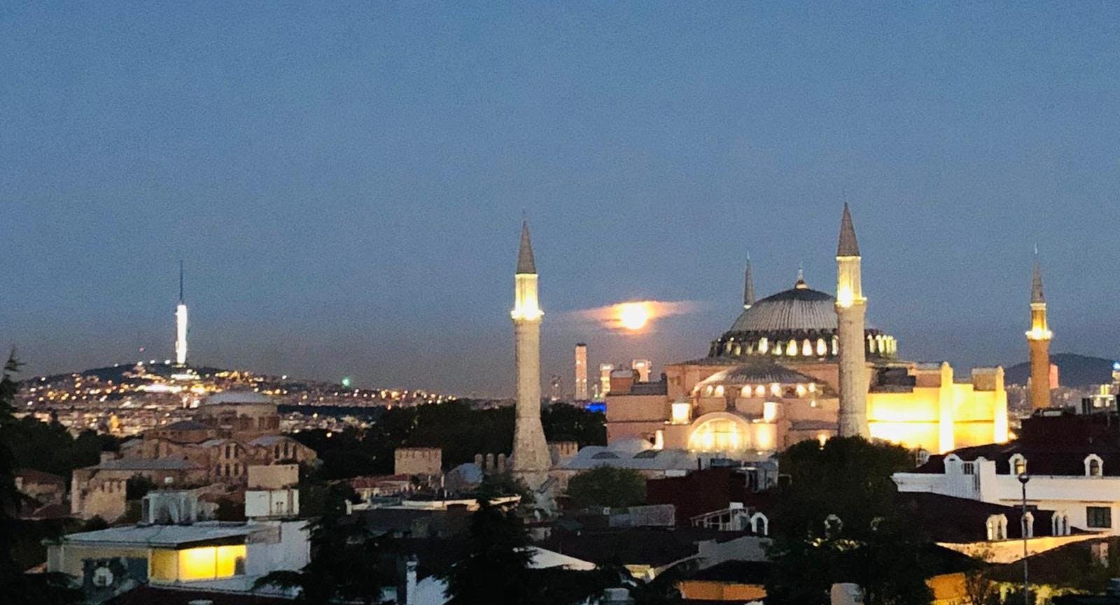 Fatih, İstanbul şehrindeki Yakamoz Terrace Restaurant restoranının fotoğrafı