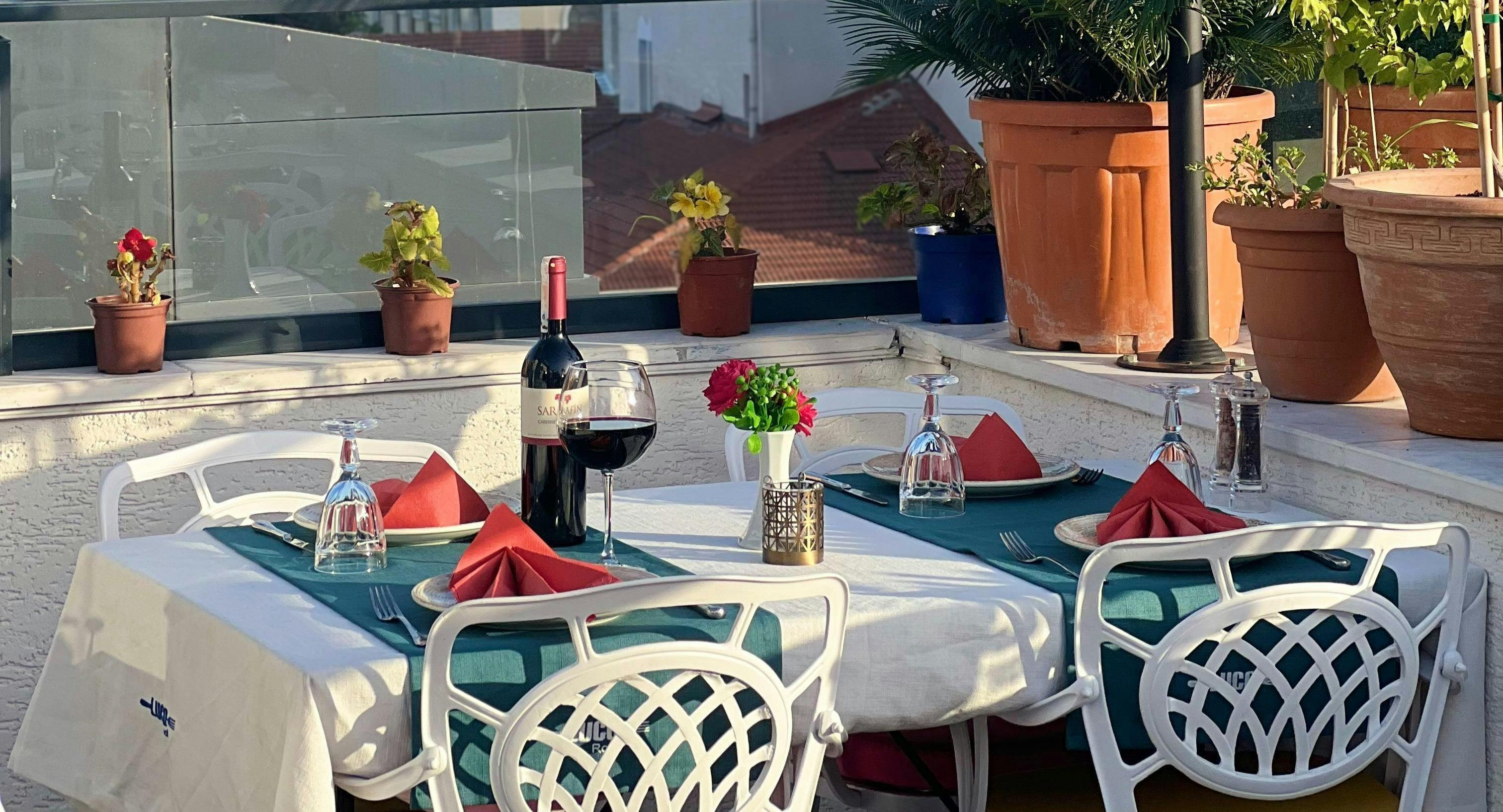 Fatih, Istanbul şehrindeki Luco Rooftop restoranının fotoğrafı
