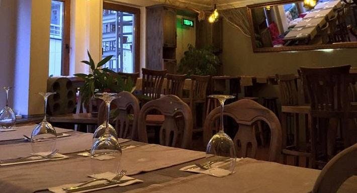 Beşiktaş, İstanbul şehrindeki Bistro Şair Leyla restoranının fotoğrafı - Photo 3