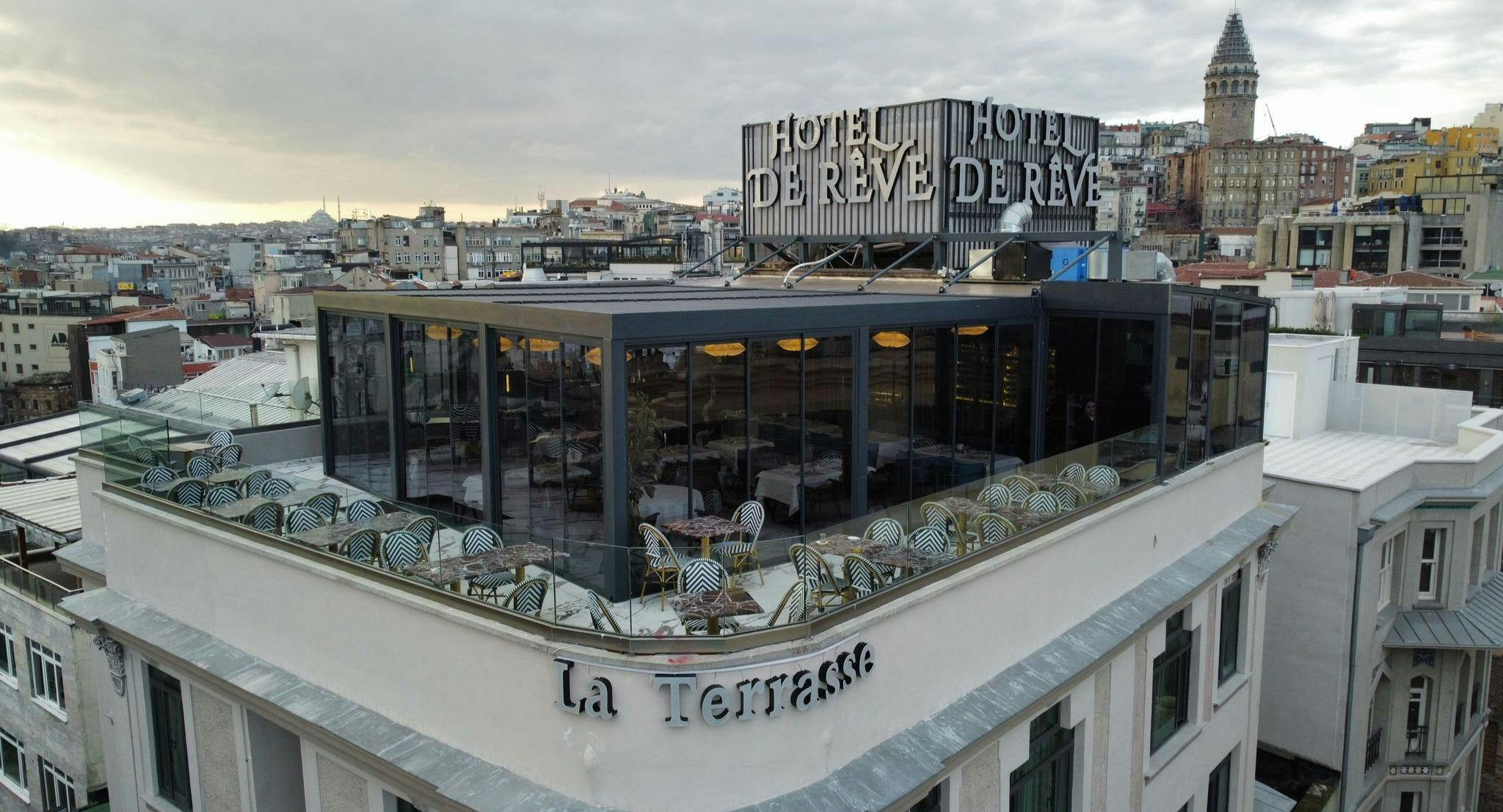 Karaköy, Istanbul şehrindeki La Terrasse Karaköy restoranının fotoğrafı