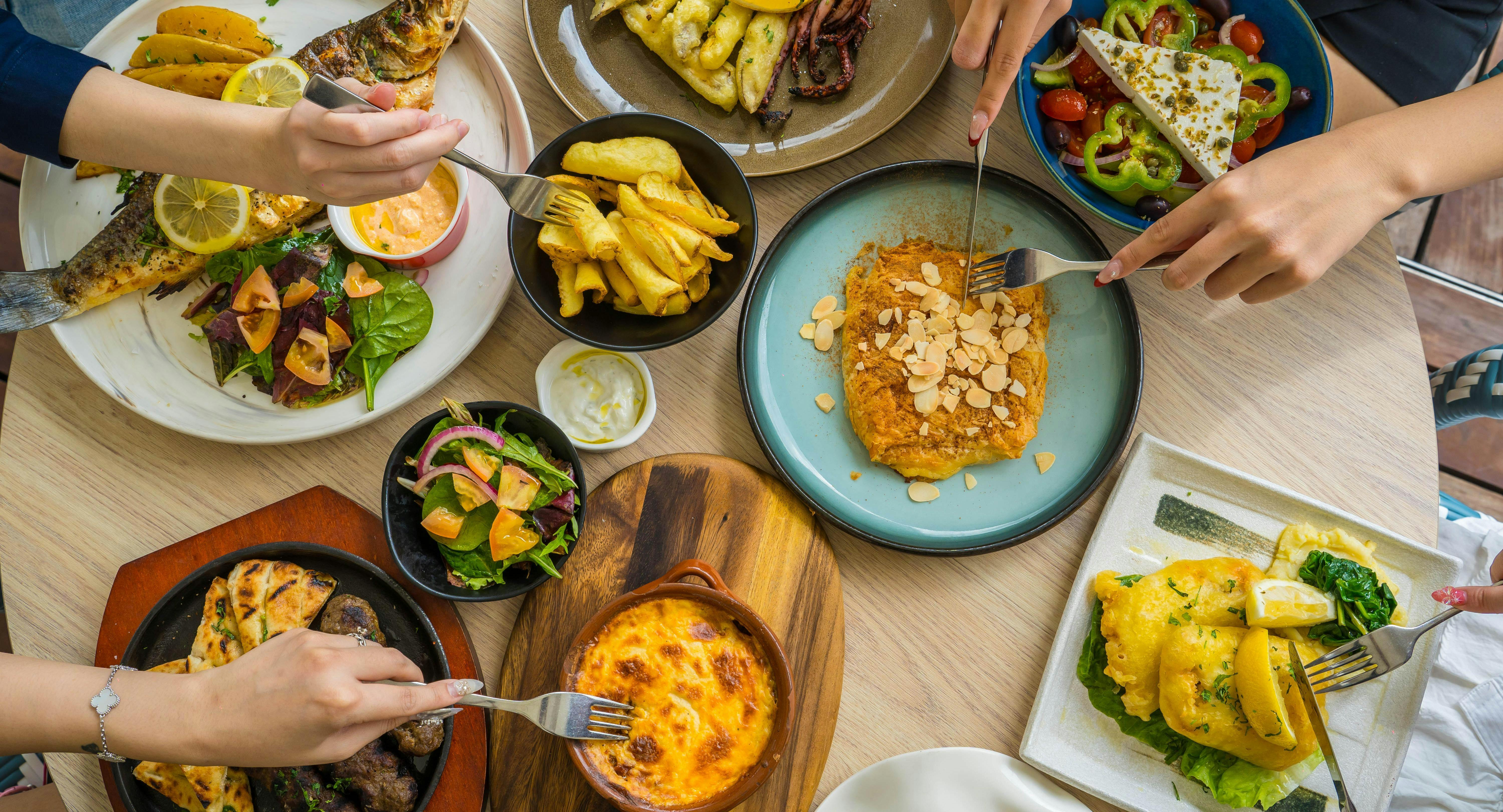 Restaurant Zorba The Greek Taverna in Clarke Quay, Singapore