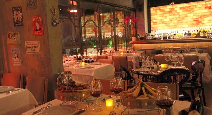 Cafe de Paris restoranının 1 fotoğrafı