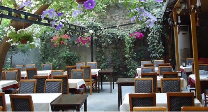 Alsancak, İzmir şehrindeki Ütopya Bahçe Meyhane restoranının fotoğrafı