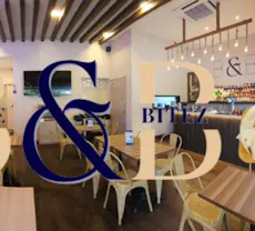 Restaurant Booze & Bitez in Punggol, 新加坡