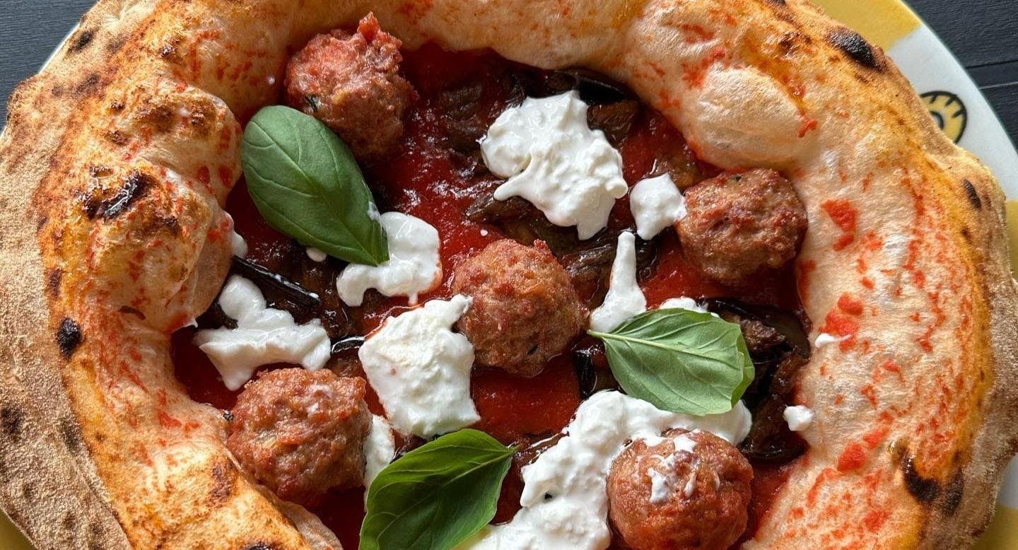 Restaurant Nennè pizza in Borgo Fiera, Turin