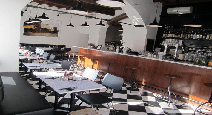 Image 1 of restaurant Tizzy's N.Y. Bar & Grill