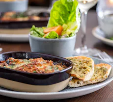 Restaurant The Golden Retriever in Town Centre, Camberley