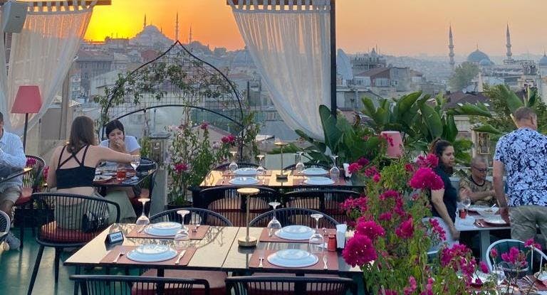 Fatih, İstanbul şehrindeki Roof Mezze 360 restoranının fotoğrafı