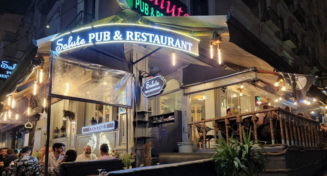 Fatih, İstanbul şehrindeki Salute Pub & Restaurant restoranının fotoğrafı