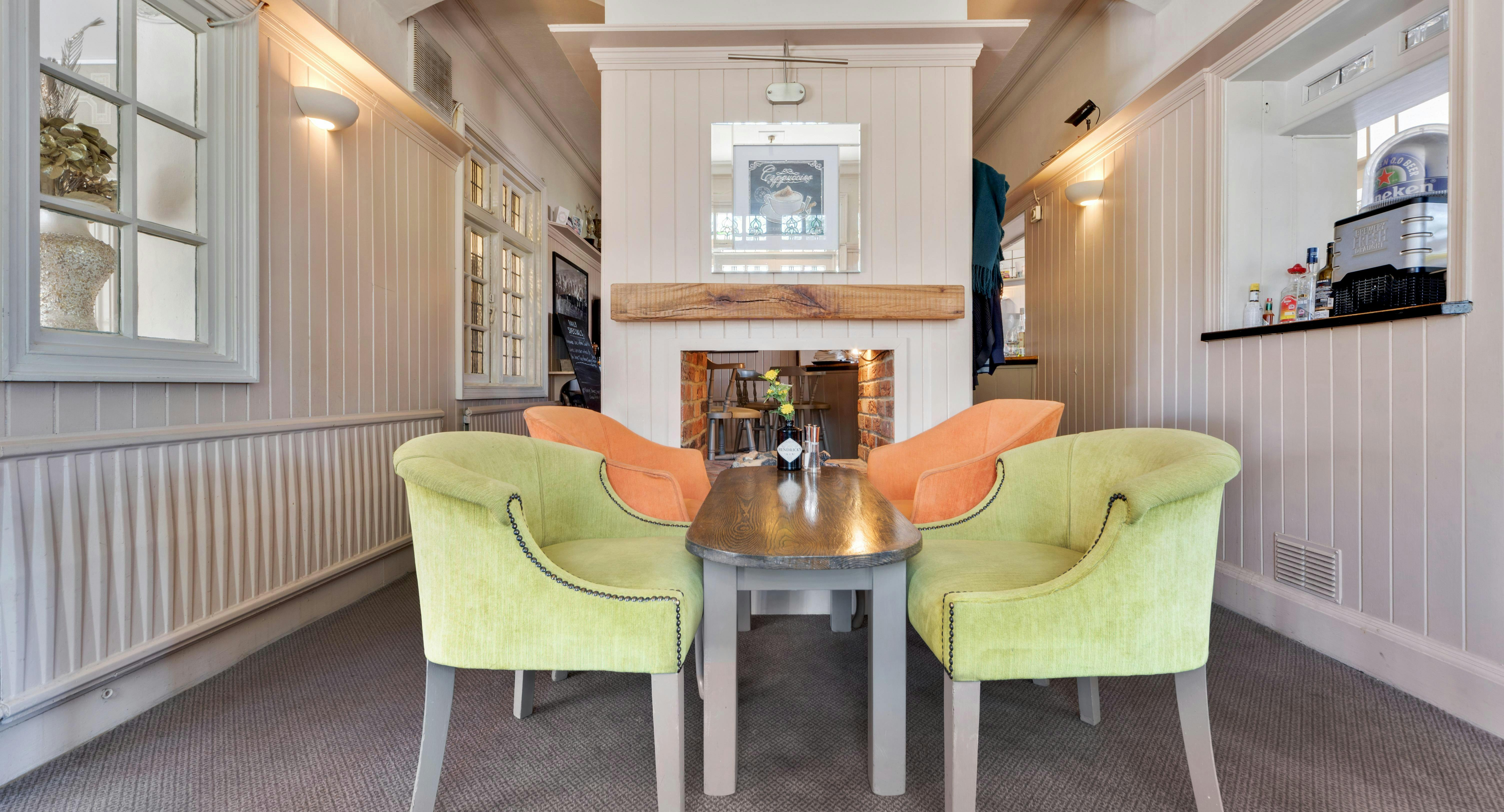 Restaurant The Top Oak in Stappleford Abbotts, Romford