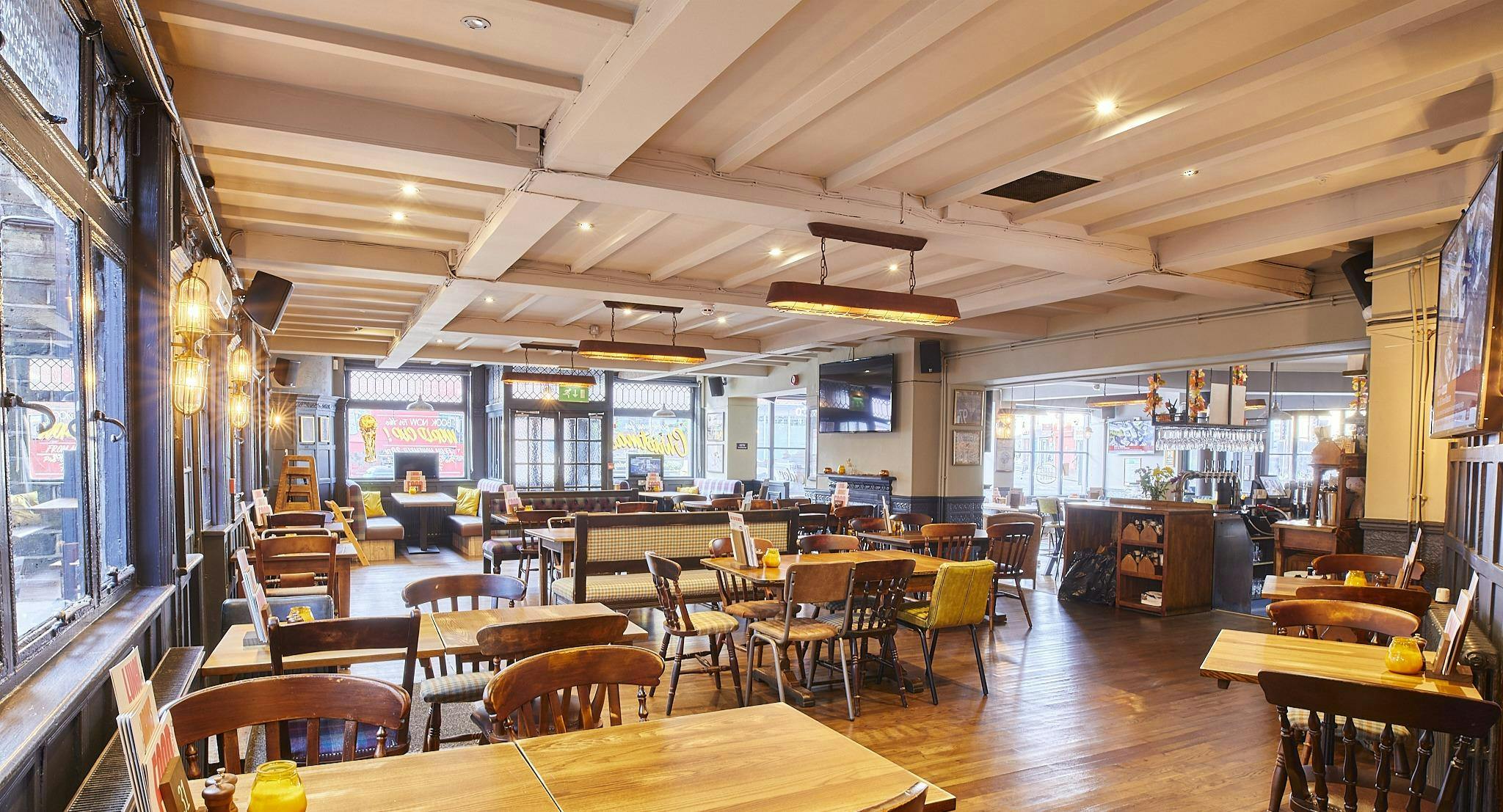 Photo of restaurant The Bell, Walthamstow in Walthamstow, London - Photo 4