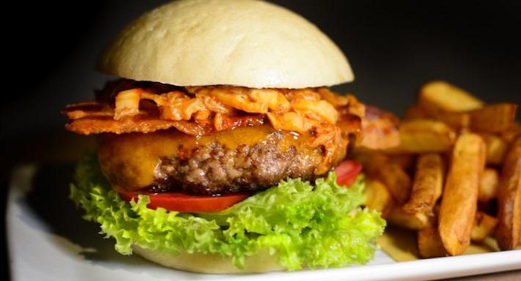 Bacon cheeseburger con kimchi fatto in casa, firmato Pint of View - Fonte: Quandoo