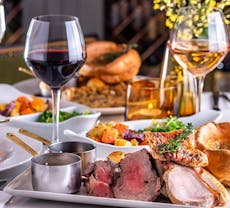 Restaurant OLD BULL & BUSH HAMPSTEAD in Soho, London