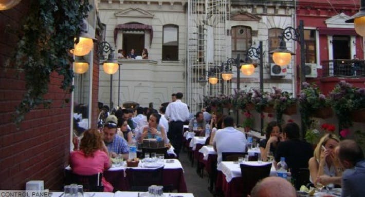 Beyoğlu, Istanbul şehrindeki Nevizade Restaurant restoranının fotoğrafı
