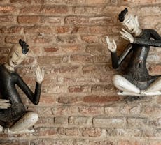 Beyoğlu, İstanbul şehrindeki Az Çok Thai restoranı