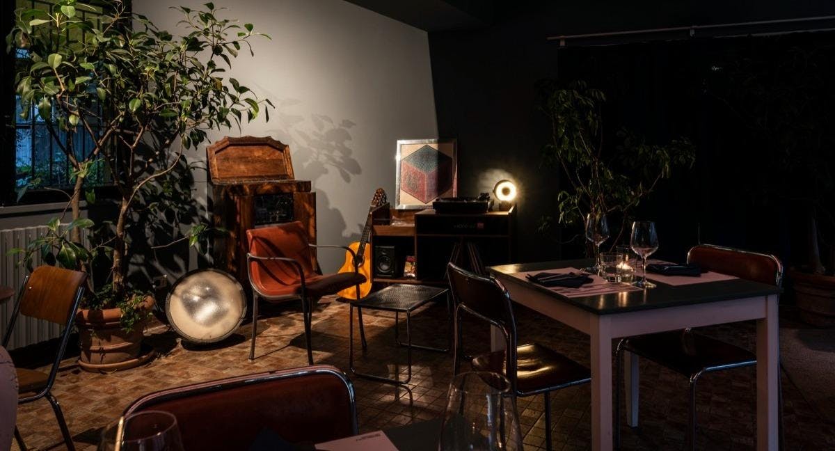 Restaurant EST - Enosteria Sociale con Terrazza in Piazza Cinque Giornate, Milan