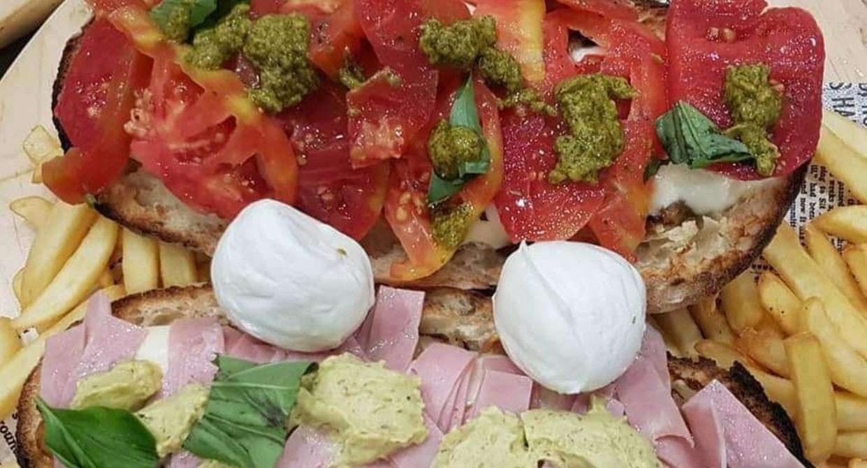 Photo of restaurant Mi Ami -Ristorante- Pizzeria - Rosticceria - Trattoria in Sant'Agnello, Naples