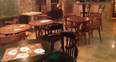 Kadıköy, İstanbul şehrindeki Bristol Cafe & Pub restoranı