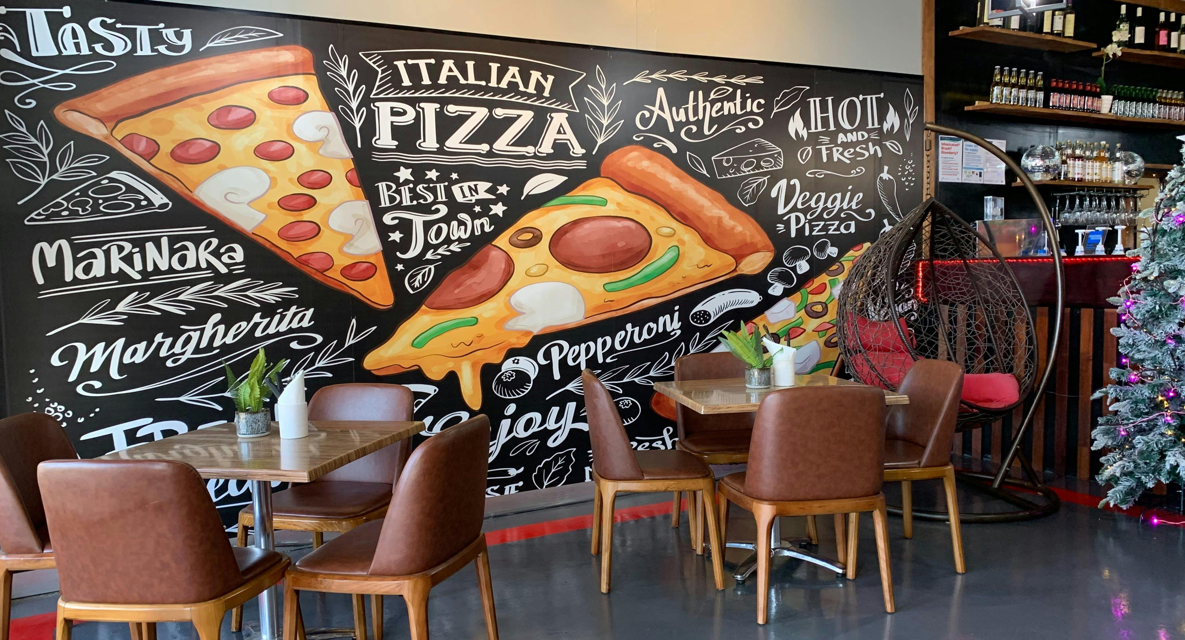 Restaurant Loui and Frankos Pizza & Pasta on Broadway in Reservoir, Melbourne