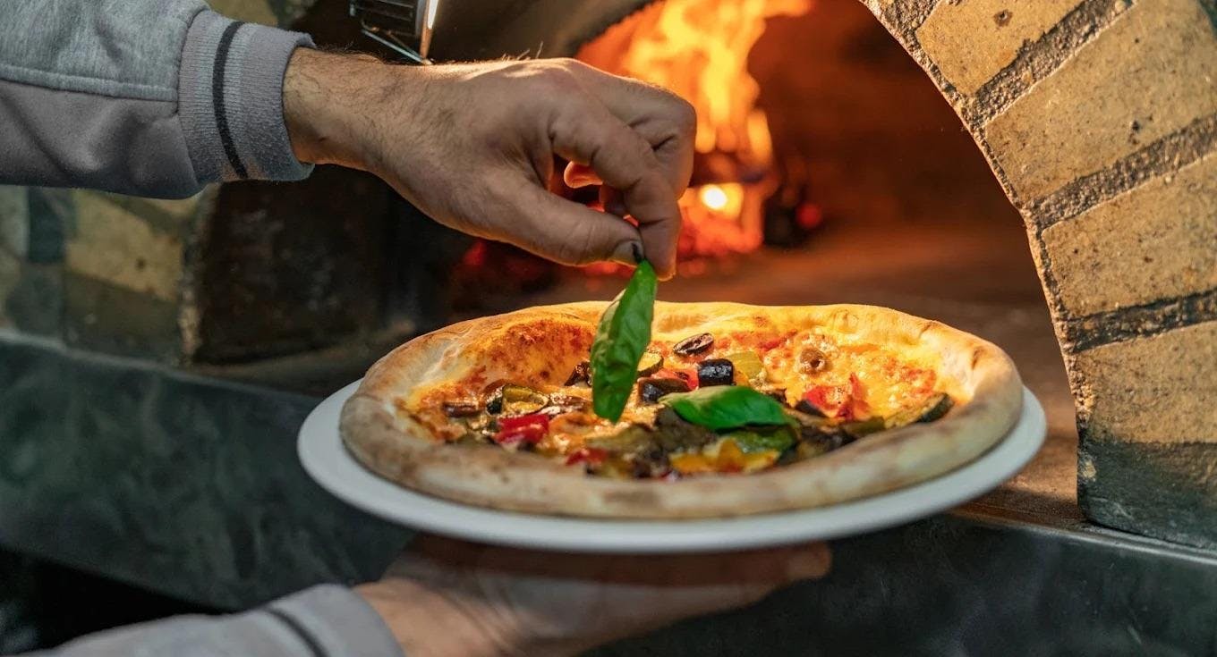 Restaurant La Q Woodfire Pizza & Italian Restaurant in Kew, Melbourne