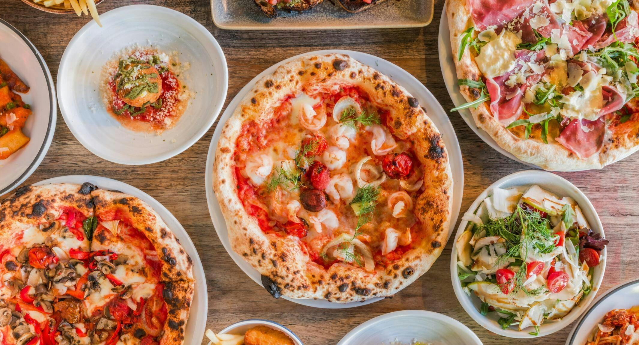 Restaurant Tutto Bene Woodfired Pizzeria & Wine Bar in McKinnon, Melbourne