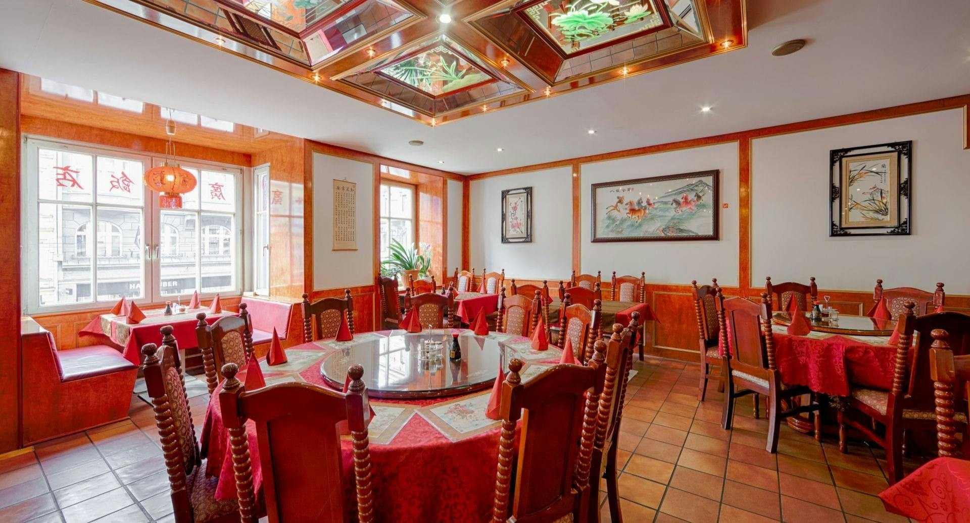 Photo of restaurant Canton China Restaurant in Innenstadt, Innsbruck - Photo 5