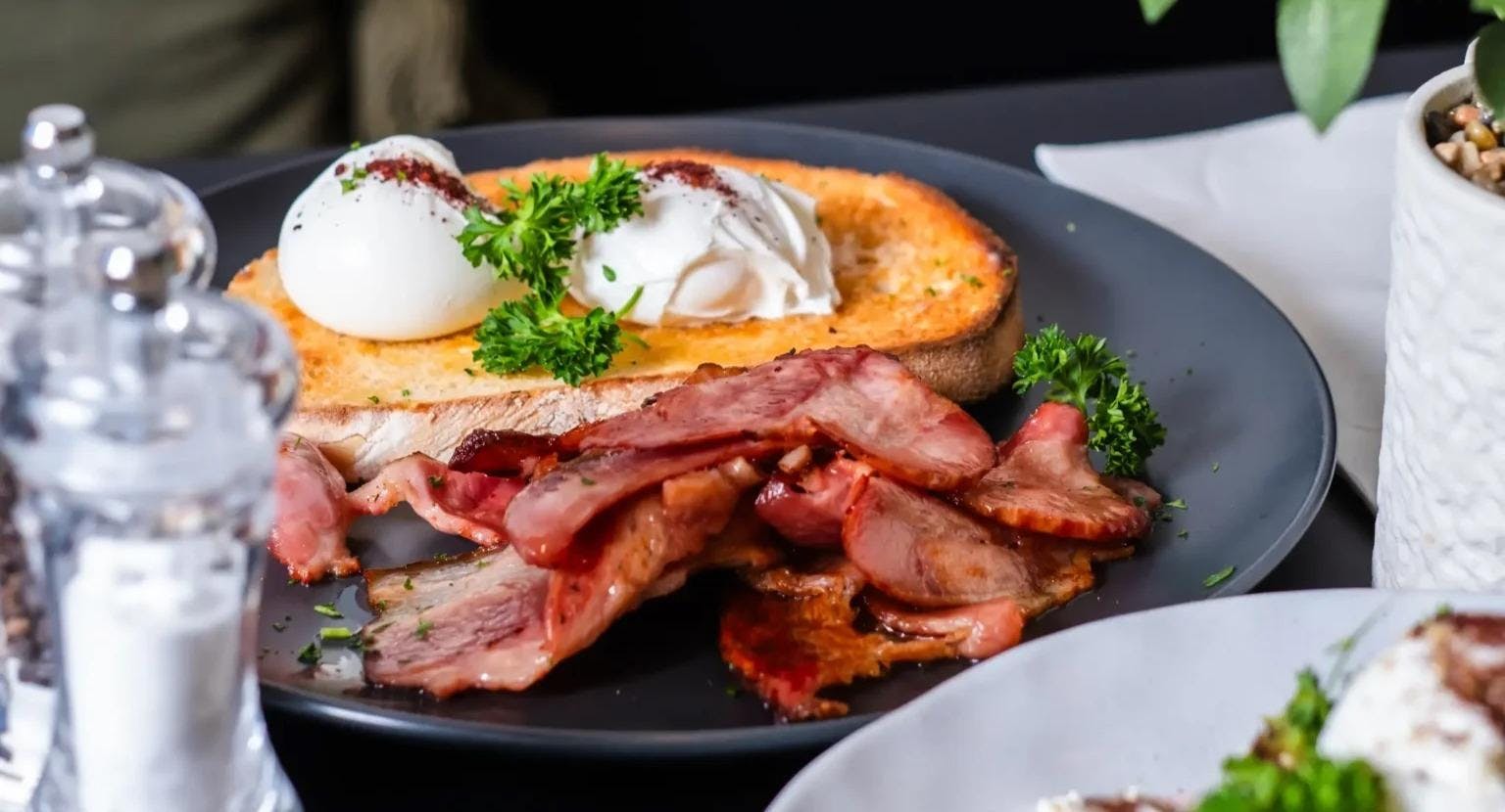 Restaurant Saint Lloyd in Strathmore, Melbourne