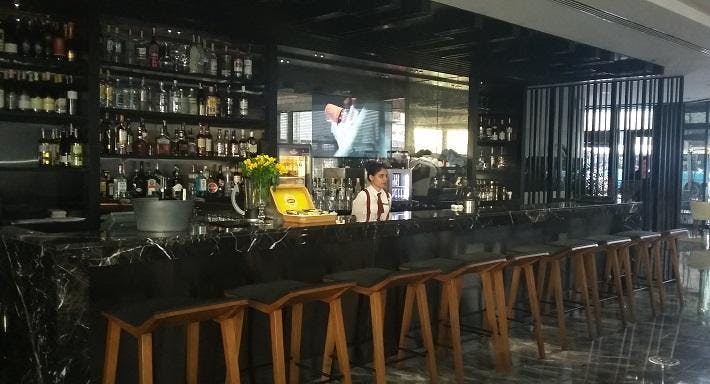 Şişli, İstanbul şehrindeki Live Restaurant & Bar restoranı