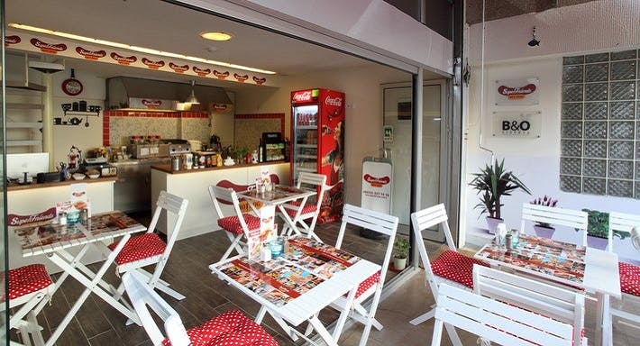 Maslak, İstanbul şehrindeki Super Friends Hot Dog & Burger restoranının fotoğrafı