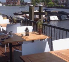 Restaurant Geniet aan de Amstel in Omringende Landschap, Amstelveen