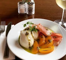 Restaurant Alcedo Bistro & Bar in Holloway, London