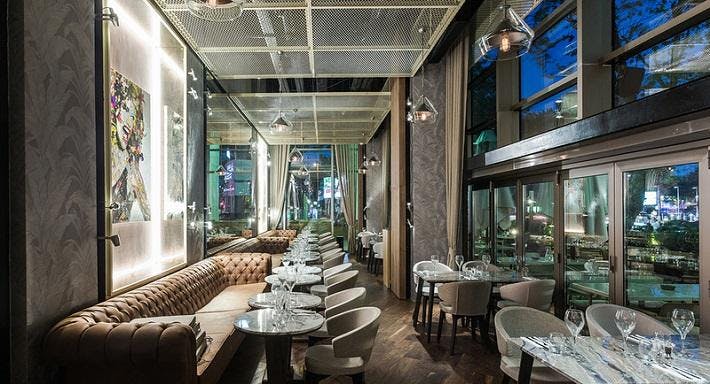 Levent, Istanbul şehrindeki Marly Brasserie & Bar restoranının fotoğrafı