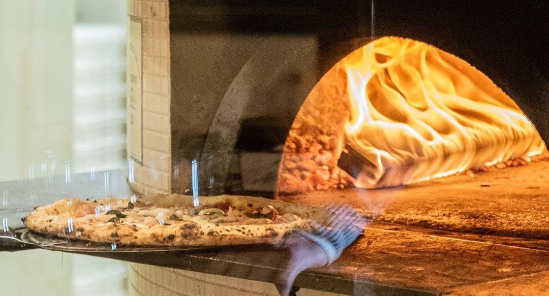 Prenota un tavolo da L Antica Pizzeria da Michele Tuscolana a Roma