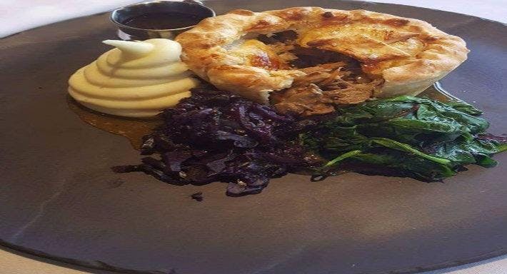 Image 1 of restaurant The Hare And Hounds - Burton Leonard