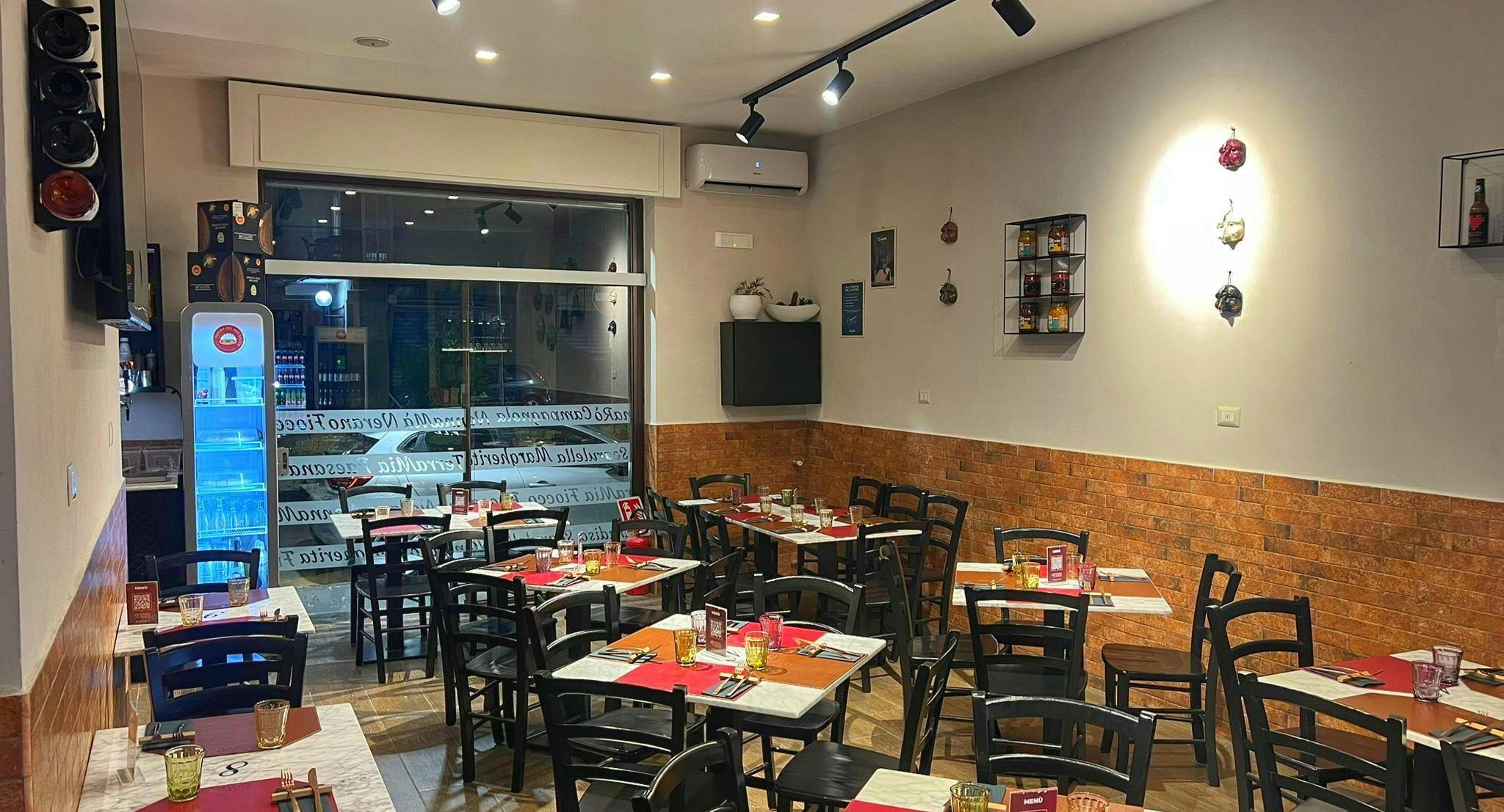 Photo of restaurant Pizzeria Farina Del Mio Sacco in Colli Aminei, Naples