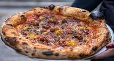 Ristorante Pizzeria EVO 50 a Calata SS Cosma e Damiano, Napoli
