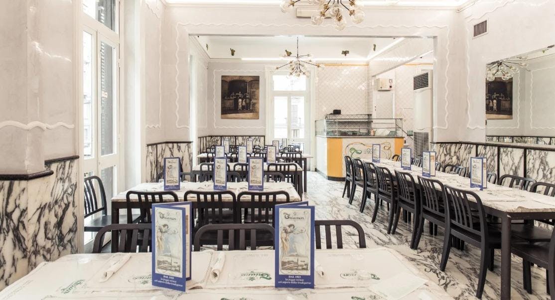 Prenota un tavolo da Pizzeria Trianon Napoli a Napoli Porto Quandoo