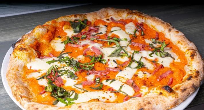 Restaurant Pizzeria Alberto Di Anna Ciotola in Fuorigrotta, Naples