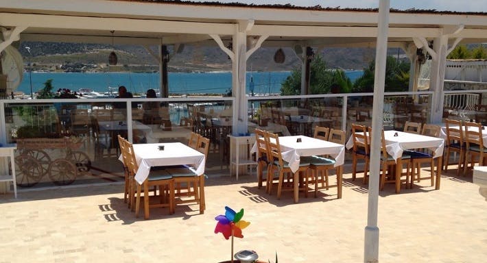 Alaçatı, Çesme şehrindeki Shaka Marine Cafe & Bistro restoranının fotoğrafı