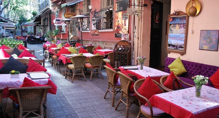 Beyoğlu, Istanbul şehrindeki Blanche İstanbul restoranının fotoğrafı