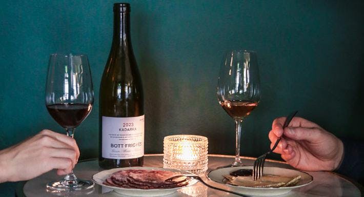 Restaurant Momentine Wine Bar in Kaartinkaupunki, Helsinki