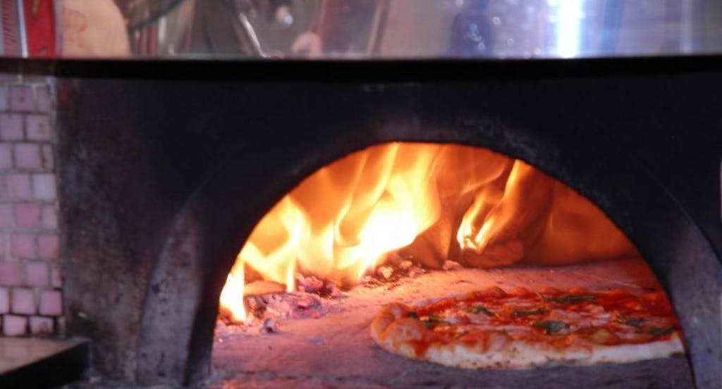 Una pizza Margherita nel forno dell'Antica Pizzeria del Borgo Orefici - Fonte: Quandoo