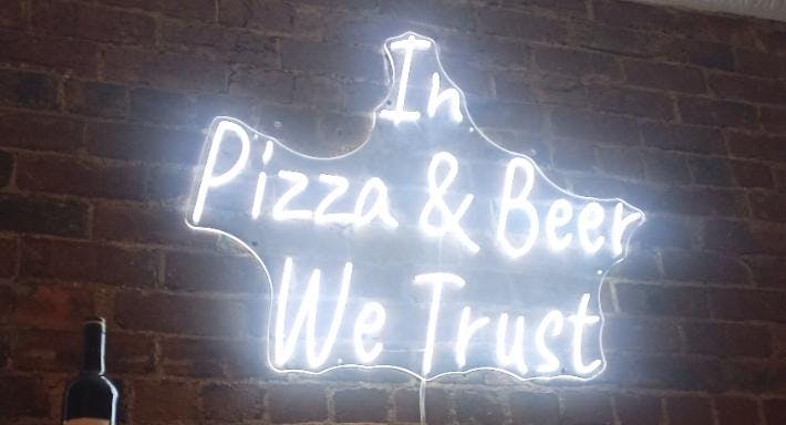 Restaurant Pezzetinos Pizza & Bar in Essendon, Melbourne