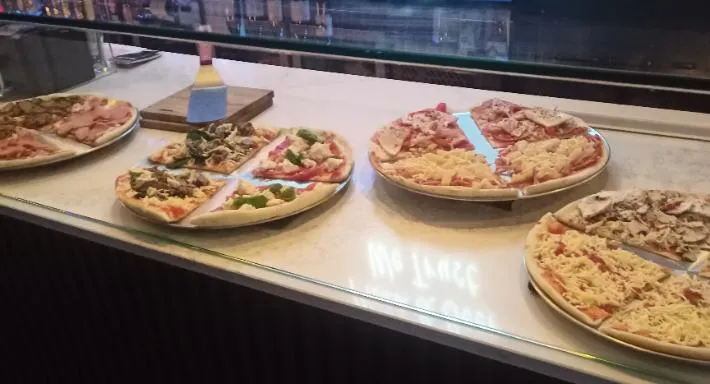 Photo of restaurant Pezzetinos Pizza & Bar in Essendon, Melbourne - Photo 6