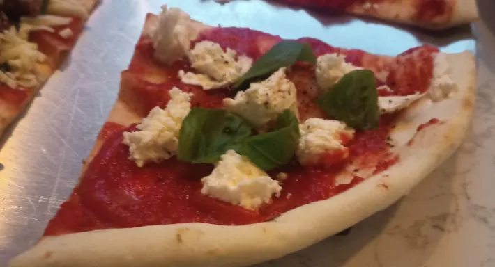 Photo of restaurant Pezzetinos Pizza & Bar in Essendon, Melbourne - Photo 7