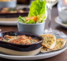 Restaurant The Harrow Inn in ,