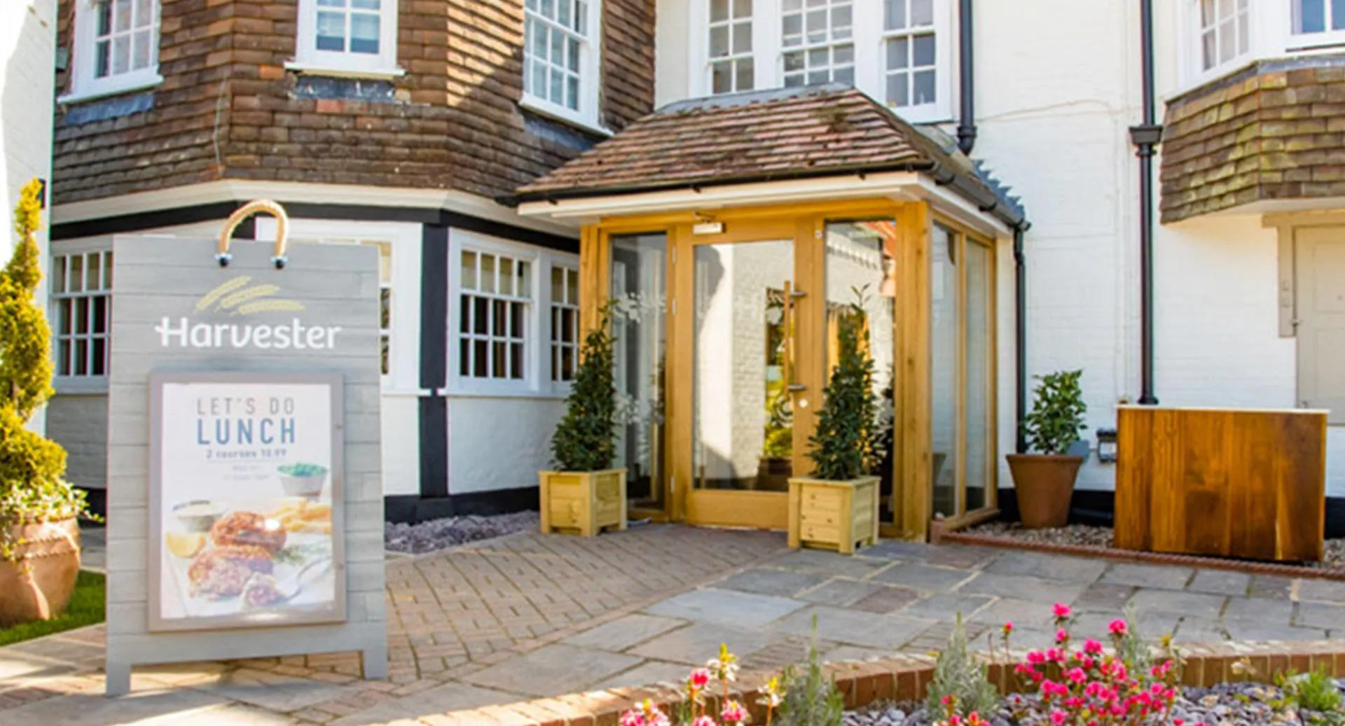 Photo of restaurant HARVESTER JOLLY BADGER EDGWARE in West Finchley, London - Photo 2